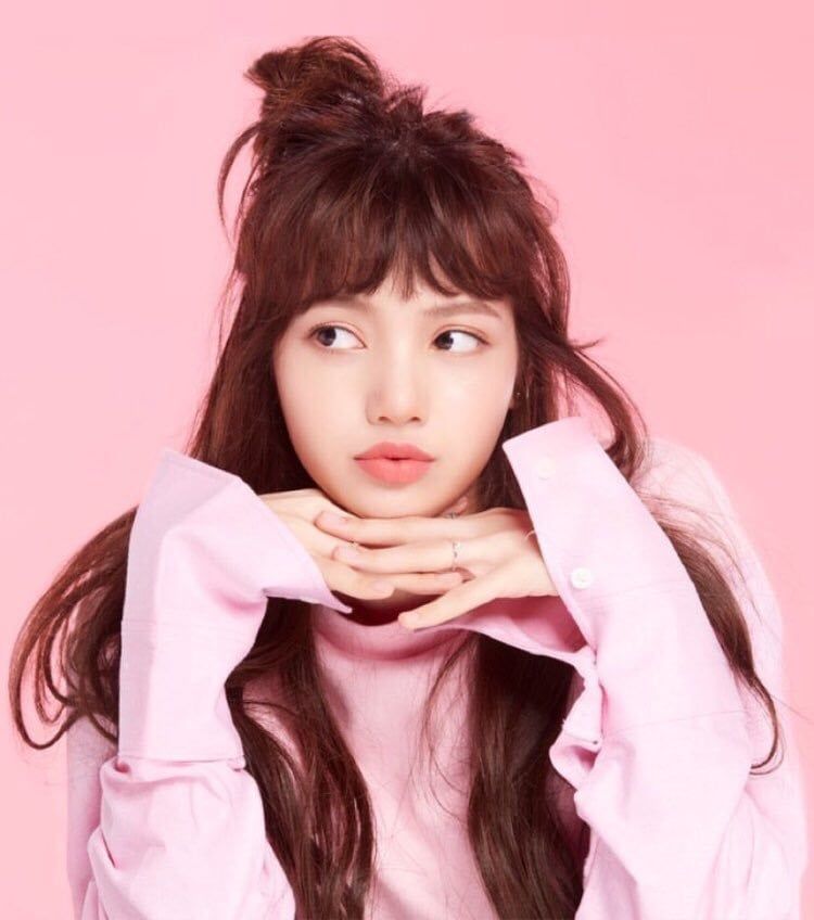 Lisa (Blackpink) Manoban Age, Height, Boyfriend, Parents, Birthday, Net worth, and Jungkook.