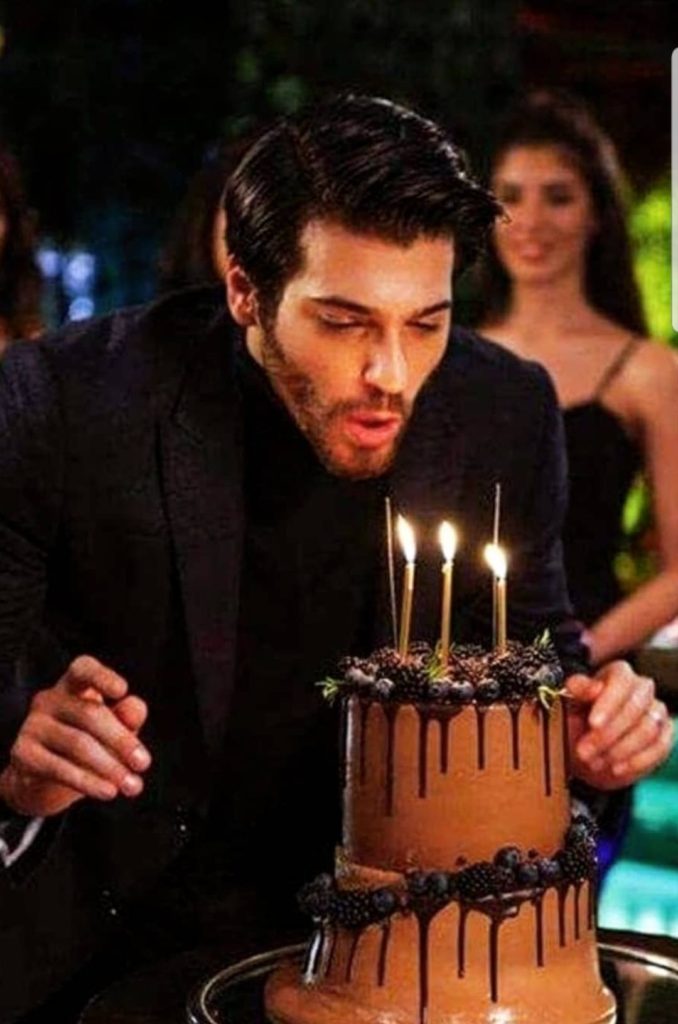 Can Yaman Wife, Age, Family